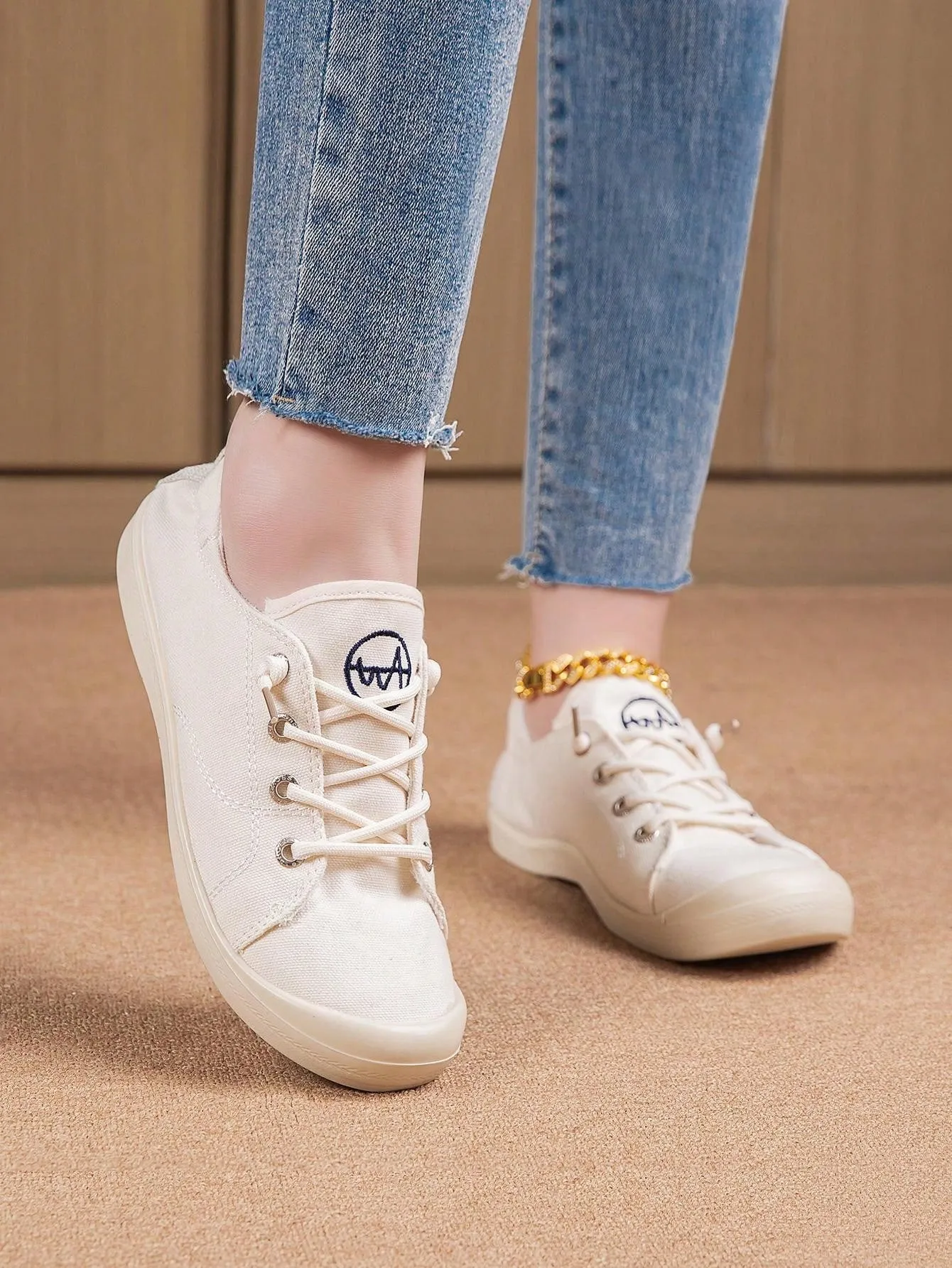 2024 Campus Chic: Lightweight Canvas Shoes for Plus Size Women