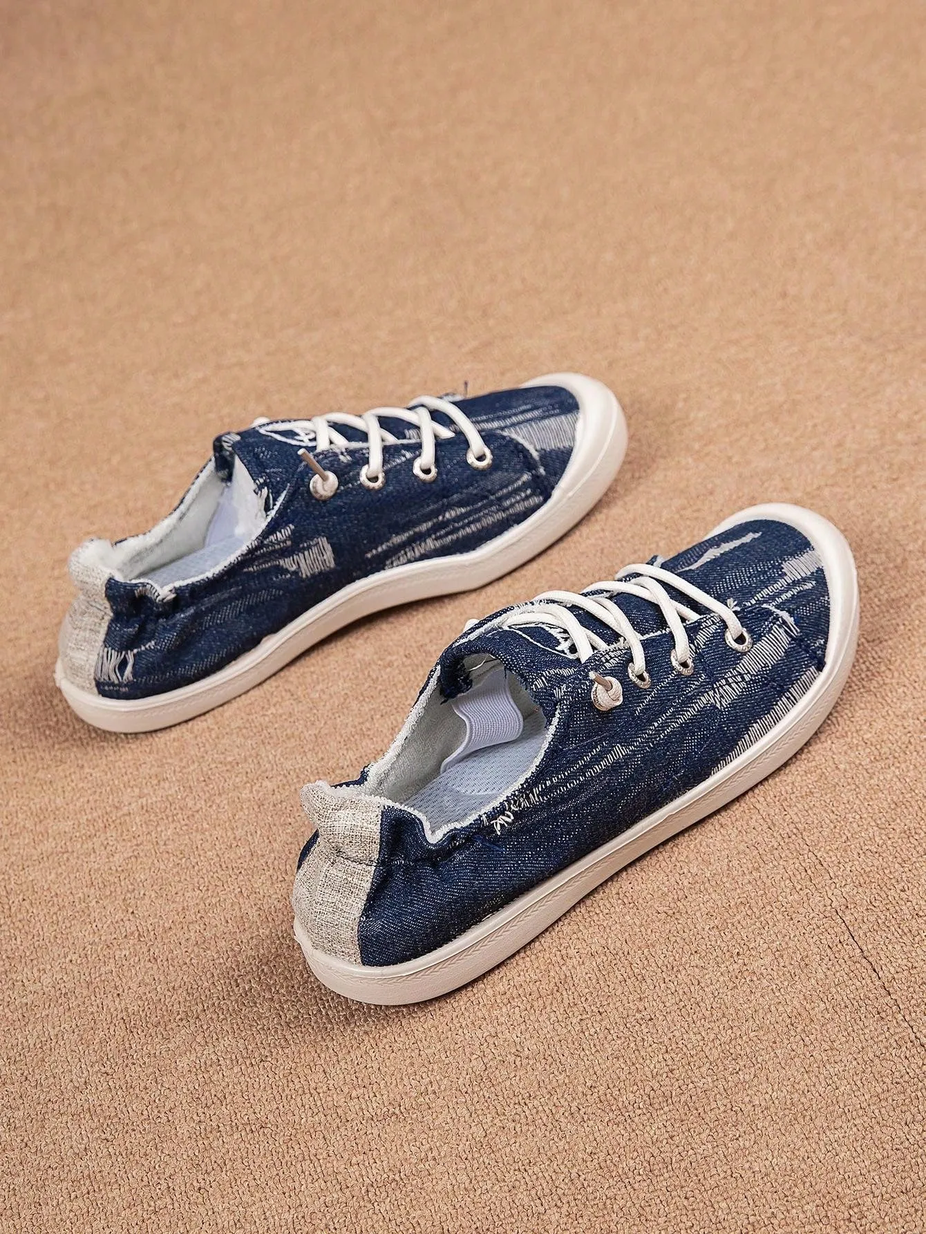 2024 Campus Chic: Lightweight Canvas Shoes for Plus Size Women