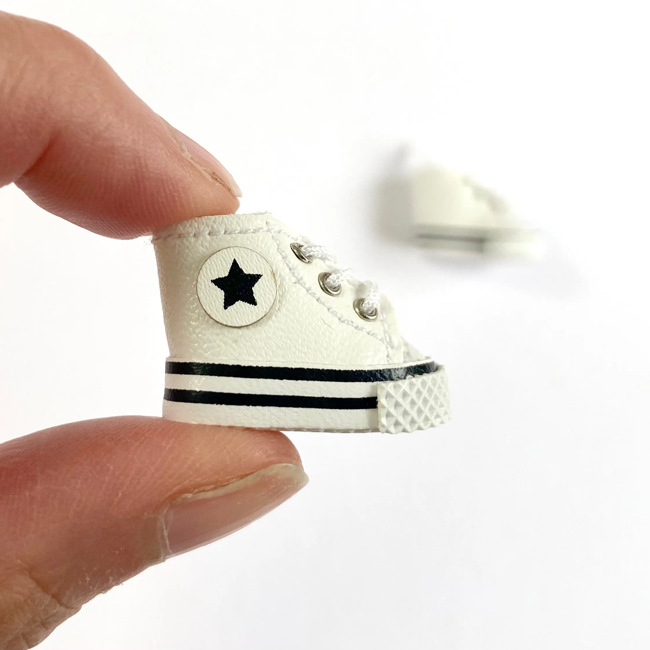 Doll shoes Blythe trainers White leather canvas high tops 1/6 scale