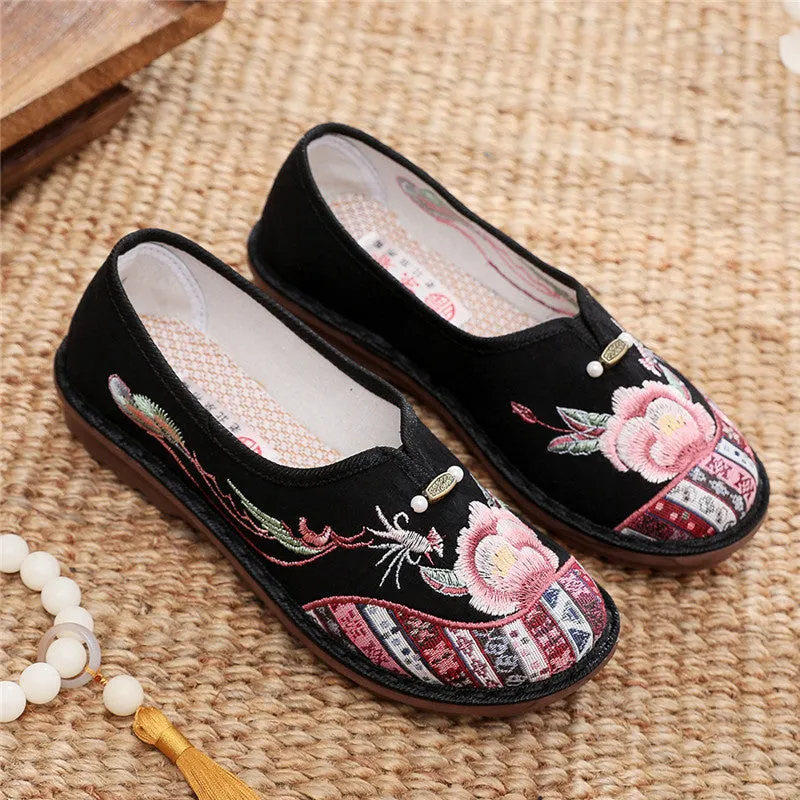 Women's Chinese Style Old Beijing Cloth Mother Canvas Shoes